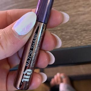 URBAN DECAY LIQUID EYELINER